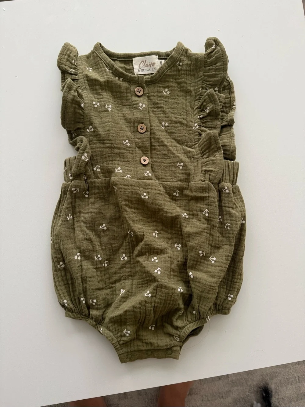 NWOT Claire & Ella Olive Floral Muslin Bubble Romper